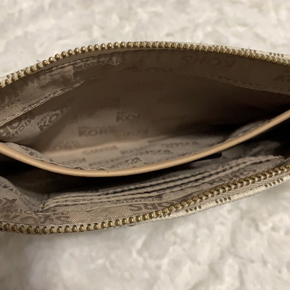 Michael Kors Large Logo Wristlet - Picture 10 of 15